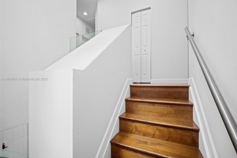 Townhouse in Doral, Florida 4 bedrooms, 205.31 sq.m. № 1890778 - photo 16