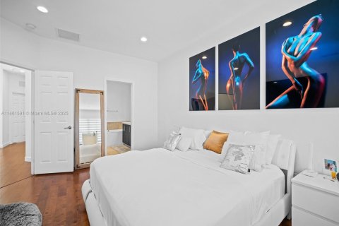Townhouse in Doral, Florida 4 bedrooms, 205.31 sq.m. № 1890778 - photo 19
