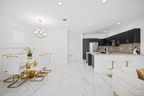 Townhouse in Doral, Florida 4 bedrooms, 205.31 sq.m. № 1890778 - photo 10