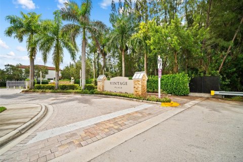 Townhouse in Doral, Florida 4 bedrooms, 205.31 sq.m. № 1890778 - photo 2