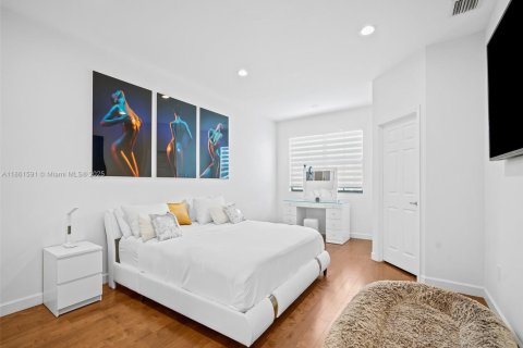 Townhouse in Doral, Florida 4 bedrooms, 205.31 sq.m. № 1890778 - photo 17