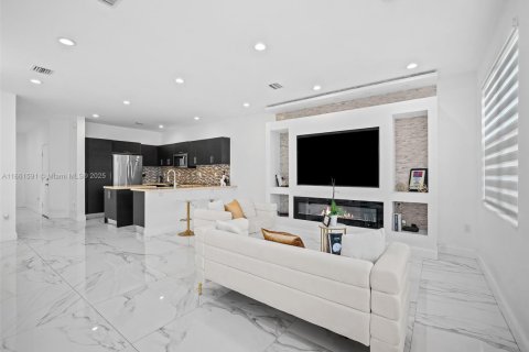 Townhouse in Doral, Florida 4 bedrooms, 205.31 sq.m. № 1890778 - photo 5