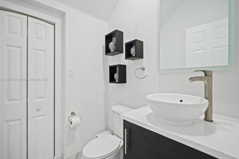 Townhouse in Doral, Florida 4 bedrooms, 205.31 sq.m. № 1890778 - photo 20
