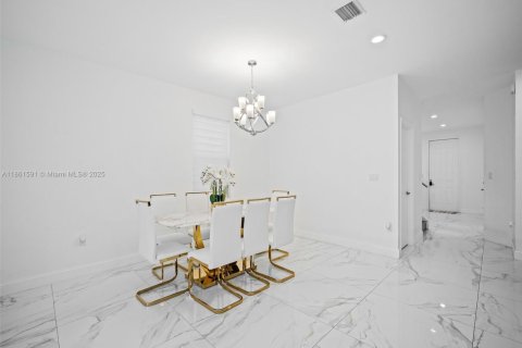 Townhouse in Doral, Florida 4 bedrooms, 205.31 sq.m. № 1890778 - photo 12