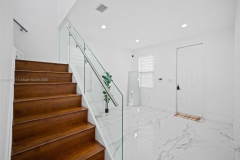 Townhouse in Doral, Florida 4 bedrooms, 205.31 sq.m. № 1890778 - photo 15