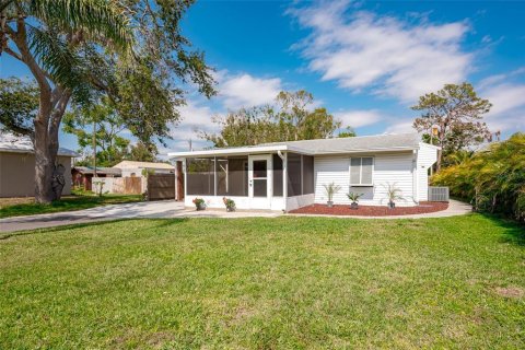 House in Venice, Florida 2 bedrooms, 127 sq.m. № 1855492 - photo 1