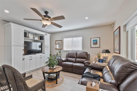 Casa en venta en Miami, Florida, 3 dormitorios, 174.38 m2 № 2000075 - foto 23