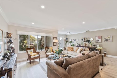 Casa en venta en Miami, Florida, 3 dormitorios, 174.38 m2 № 2000075 - foto 7