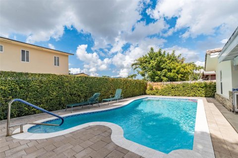 Casa en venta en Miami, Florida, 3 dormitorios, 174.38 m2 № 2000075 - foto 27