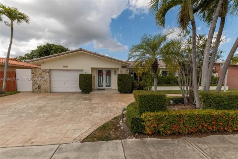Casa en venta en Miami, Florida, 3 dormitorios, 174.38 m2 № 2000075 - foto 3