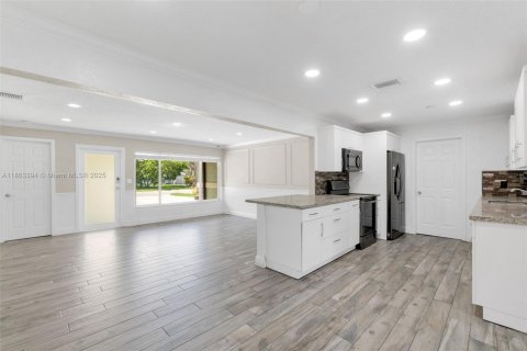Casa en venta en Miramar, Florida, 3 dormitorios, 129.51 m2 № 1889837 - foto 9