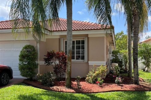 Casa en venta en Pembroke Pines, Florida, 3 dormitorios, 131.18 m2 № 1863499 - foto 4
