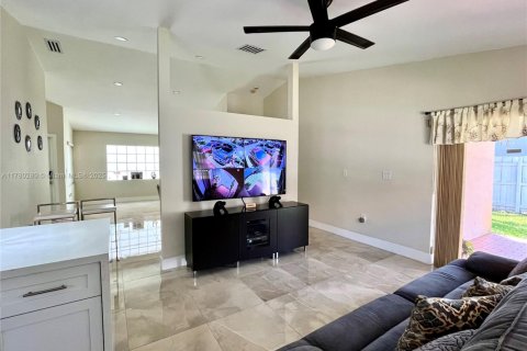 Casa en venta en Pembroke Pines, Florida, 3 dormitorios, 131.18 m2 № 1863499 - foto 14