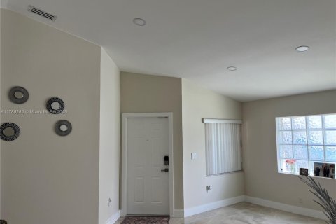 Casa en venta en Pembroke Pines, Florida, 3 dormitorios, 131.18 m2 № 1863499 - foto 7