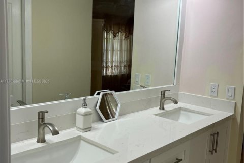 Casa en venta en Pembroke Pines, Florida, 3 dormitorios, 131.18 m2 № 1863499 - foto 19