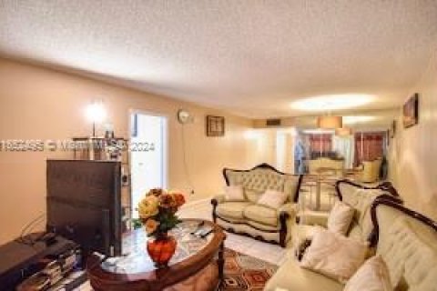 Copropriété à vendre à Lauderhill, Floride: 2 chambres, 102.19 m2 № 1867388 - photo 15