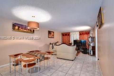 Copropriété à vendre à Lauderhill, Floride: 2 chambres, 102.19 m2 № 1867388 - photo 7