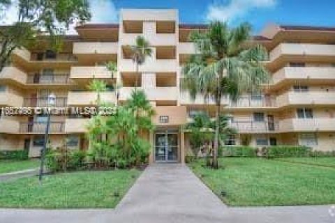 Copropriété à vendre à Lauderhill, Floride: 2 chambres, 102.19 m2 № 1867388 - photo 1