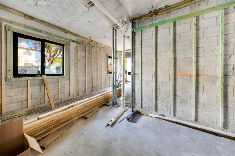 Commercial property in Miami, Florida № 2077185 - photo 8