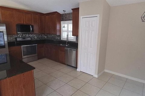 Villa ou maison à louer à Wesley Chapel, Floride: 3 chambres, 141.95 m2 № 2388166 - photo 5