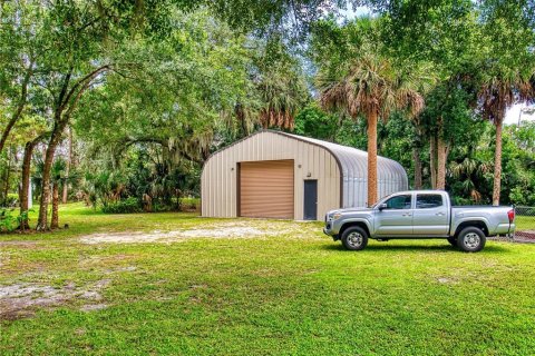 House in DeLand, Florida 3 bedrooms, 130.16 sq.m. № 2230415 - photo 2