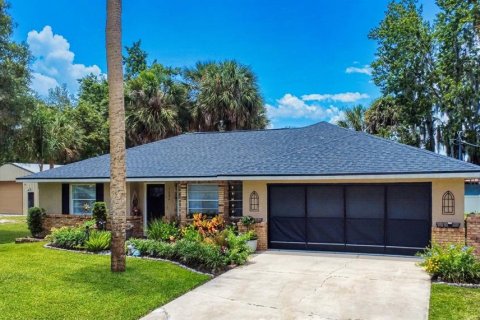 House in DeLand, Florida 3 bedrooms, 130.16 sq.m. № 2230415