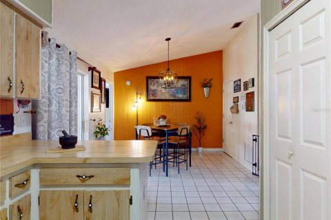 House in DeLand, Florida 3 bedrooms, 130.16 sq.m. № 2230415 - photo 11