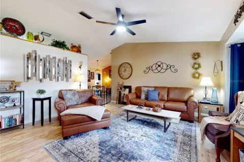 House in DeLand, Florida 3 bedrooms, 130.16 sq.m. № 2230415 - photo 7