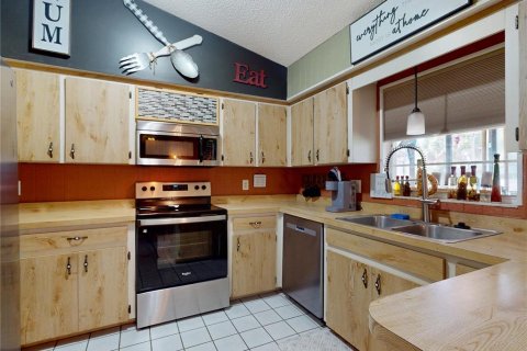 House in DeLand, Florida 3 bedrooms, 130.16 sq.m. № 2230415 - photo 10