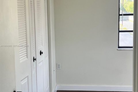 Copropriété à louer à Miami, Floride: 2 chambres, 82.68 m2 № 2045669 - photo 15