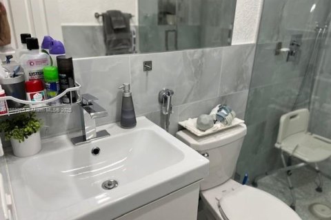 Townhouse in Miami, Florida 3 bedrooms, 94.76 sq.m. № 2015023 - photo 12