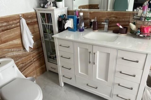 Townhouse in Miami, Florida 3 bedrooms, 94.76 sq.m. № 2015023 - photo 8