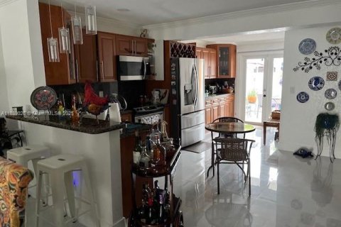 Townhouse in Miami, Florida 3 bedrooms, 94.76 sq.m. № 2015023 - photo 4