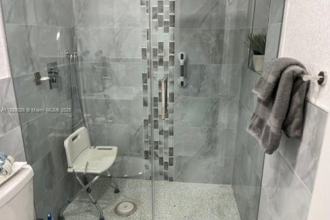 Townhouse in Miami, Florida 3 bedrooms, 94.76 sq.m. № 2015023 - photo 11