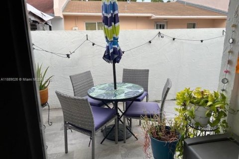 Townhouse in Miami, Florida 3 bedrooms, 94.76 sq.m. № 2015023 - photo 13