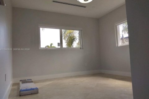 Снять в аренду виллу или дом в Норт-Майами, Флорида 4 спальни, 321.26м2, № 1997705 - фото 19