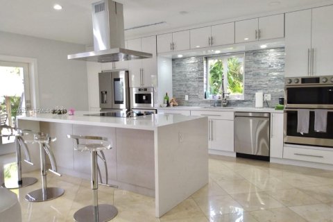 Снять в аренду виллу или дом в Норт-Майами, Флорида 4 спальни, 321.26м2, № 1997705 - фото 18