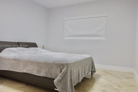 Снять в аренду виллу или дом в Норт-Майами, Флорида 4 спальни, 321.26м2, № 1997705 - фото 13