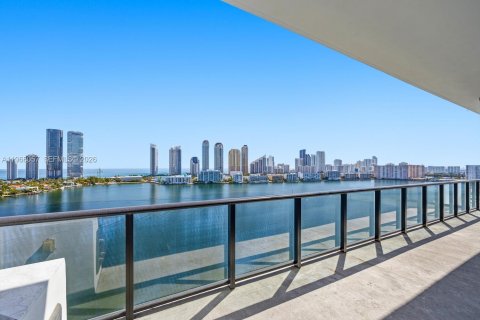 Condominio en venta en Aventura, Florida, 5 dormitorios, 410.35 m2 № 2027572 - foto 8