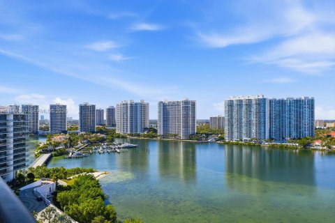 Condominio en venta en Aventura, Florida, 5 dormitorios, 410.35 m2 № 2027572 - foto 17