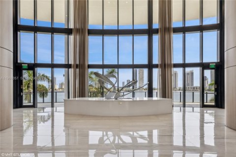 Condominio en venta en Aventura, Florida, 5 dormitorios, 410.35 m2 № 2027572 - foto 22