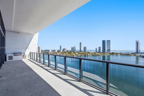 Condominio en venta en Aventura, Florida, 5 dormitorios, 410.35 m2 № 2027572 - foto 9