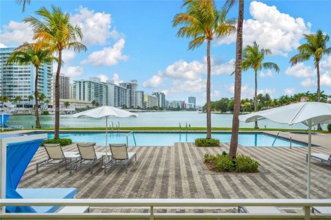 Condo in Miami Beach, Florida, 3 bedrooms  № 2072974 - photo 21