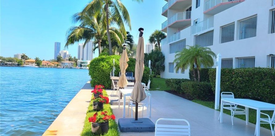Condo à Sunny Isles Beach, Floride, 2 chambres  № 1031397