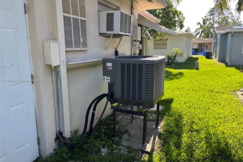 Casa en venta en Margate, Florida, 2 dormitorios, 116.78 m2 № 1688926 - foto 24