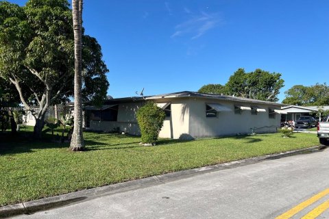 Casa en venta en Margate, Florida, 2 dormitorios, 116.78 m2 № 1688926 - foto 3