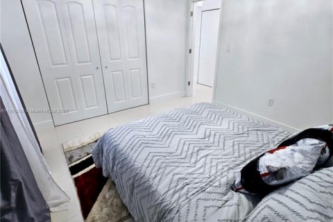 House in Miami, Florida 4 bedrooms, 200.39 sq.m. № 1956831 - photo 29