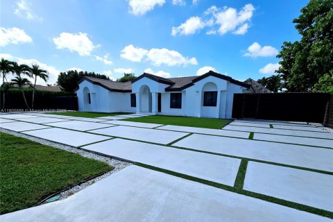 House in Miami, Florida 4 bedrooms, 200.39 sq.m. № 1956831 - photo 4