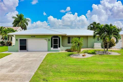 Casa en Punta Gorda, Florida 3 dormitorios, 165.74 m2 № 2370903