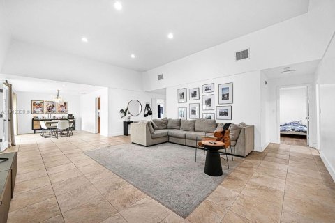 House in Hollywood, Florida 2 bedrooms, 255.48 sq.m. № 2016346